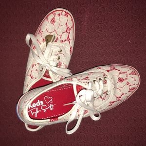 Taylor swift lace keds